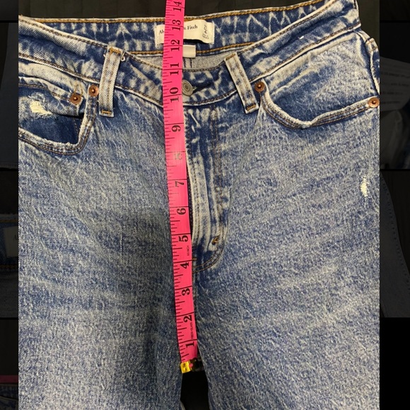 Abercrombie The Mom High Rise Curve Love Jeans - Picture 4 of 9